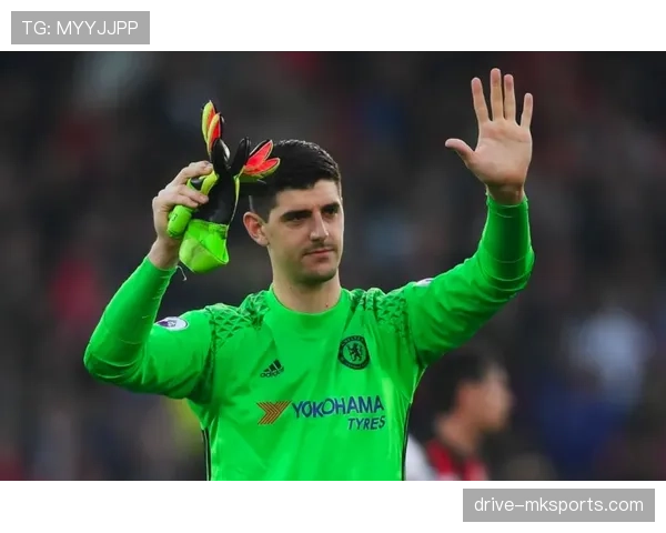 库尔图瓦荣膺英超赛季最佳门将，神勇表现引热议