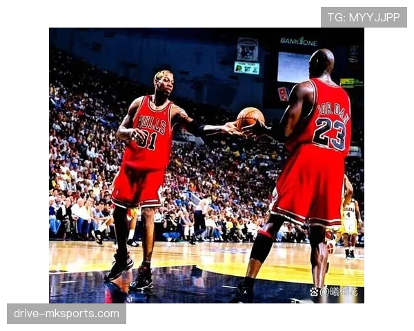 罗德曼篮板争抢技巧制胜对比乔丹 篮下防守效果显著提升