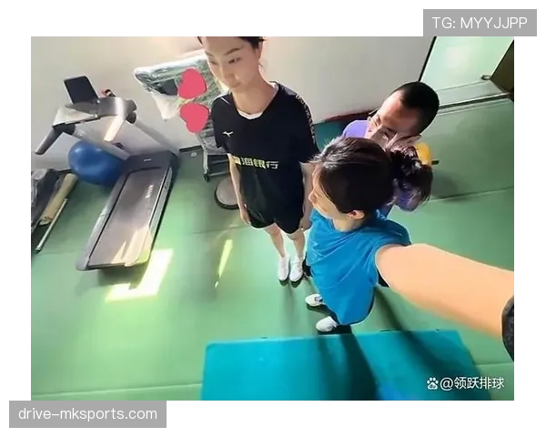 袁心玥训练完直接去豪宅健身房，他家这日常也太讲究了吧？